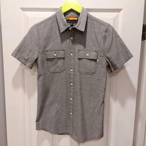 Men's woven short sleeve button up